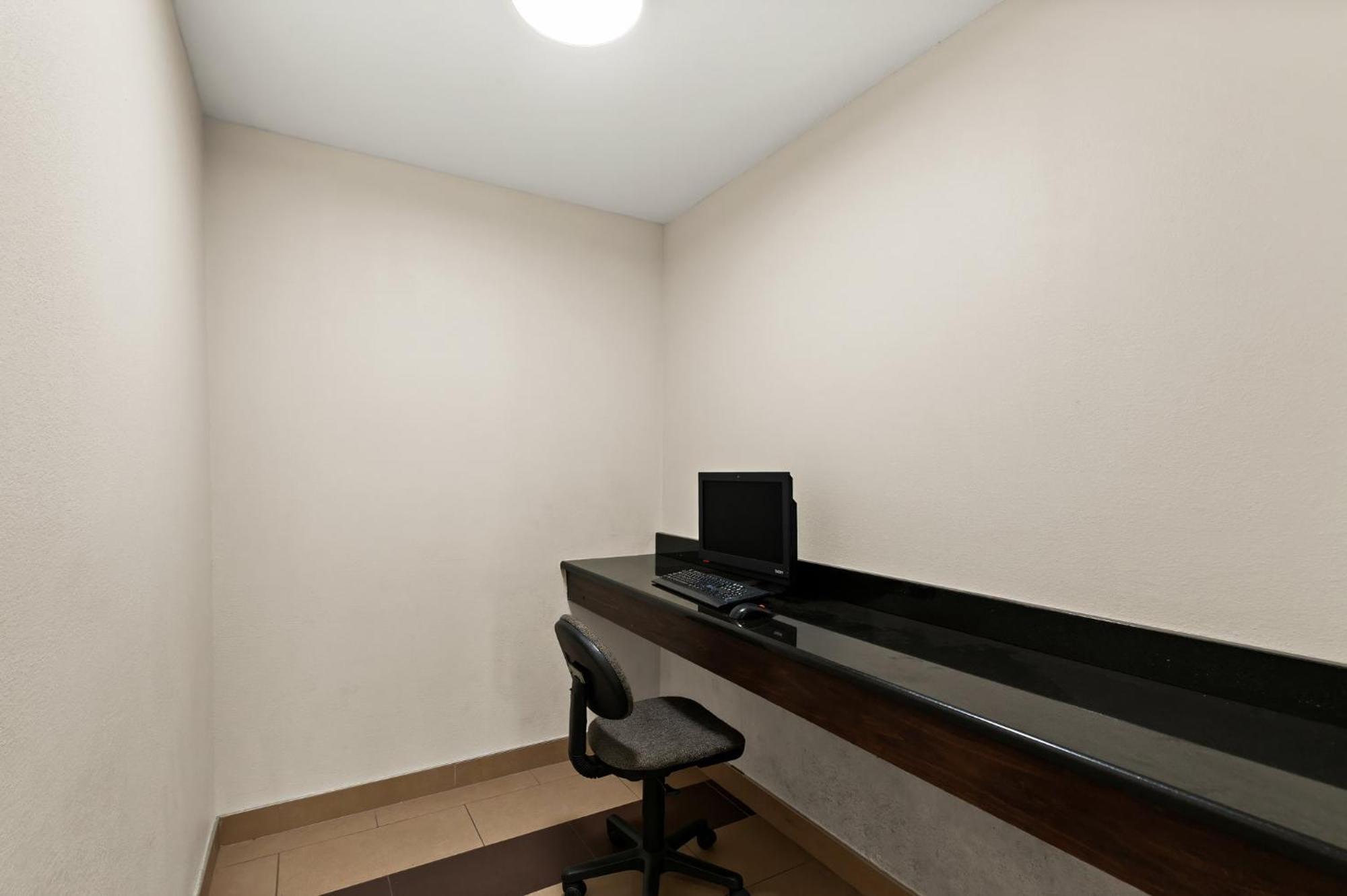 Red Roof Inn Мартинсбърг Екстериор снимка