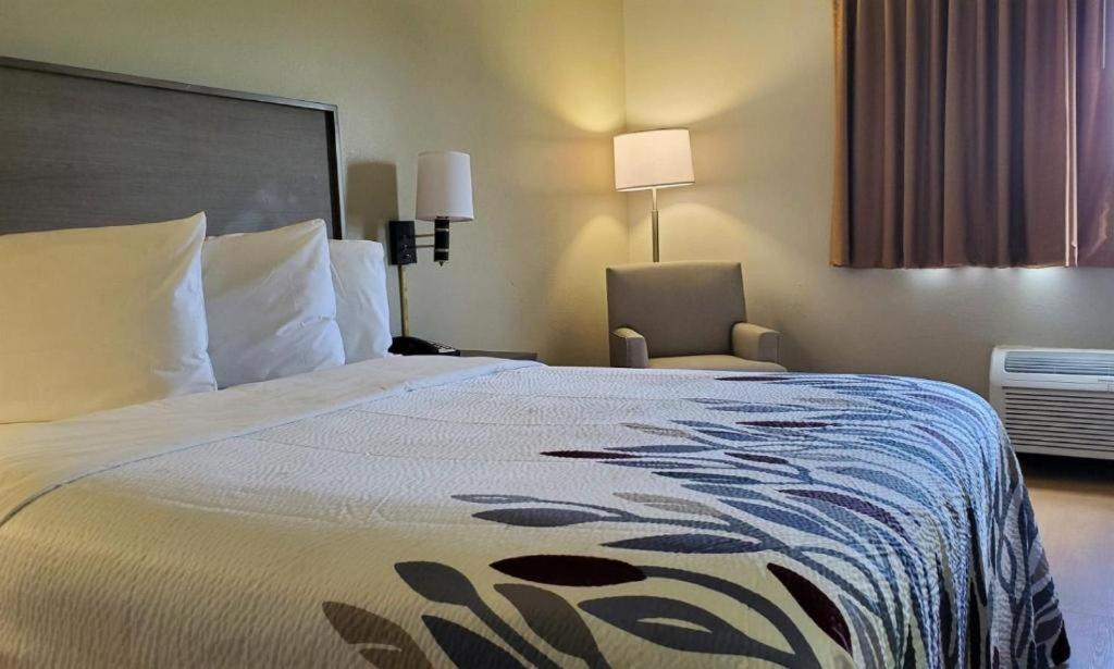 Red Roof Inn Мартинсбърг Екстериор снимка