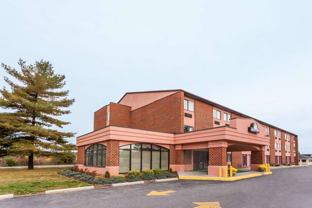 Red Roof Inn Мартинсбърг Екстериор снимка