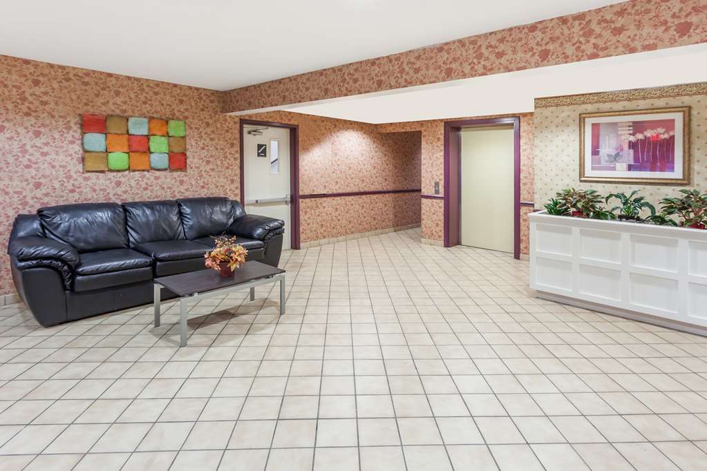 Red Roof Inn Мартинсбърг Интериор снимка