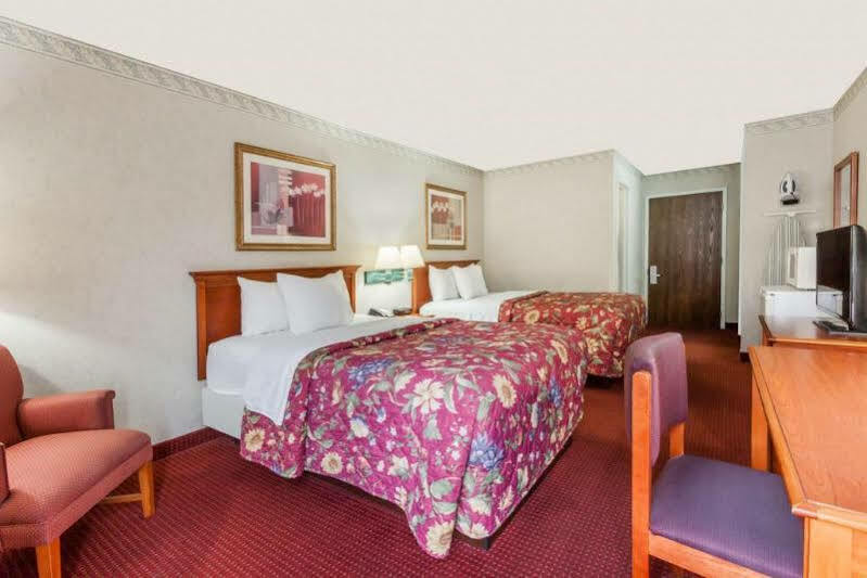 Red Roof Inn Мартинсбърг Екстериор снимка